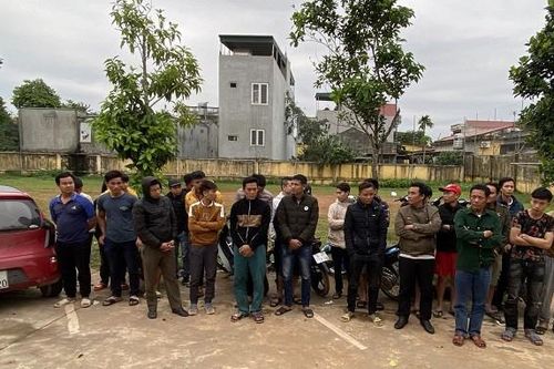 Bắt 29 đối tượng tham gia đánh bạc dưới hình thức 'đá gà'
