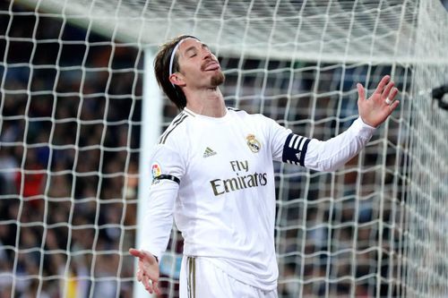 Hàng thủ sụp đổ trong trận hòa 2-2, Real tạo cơ hội để Barca áp sát