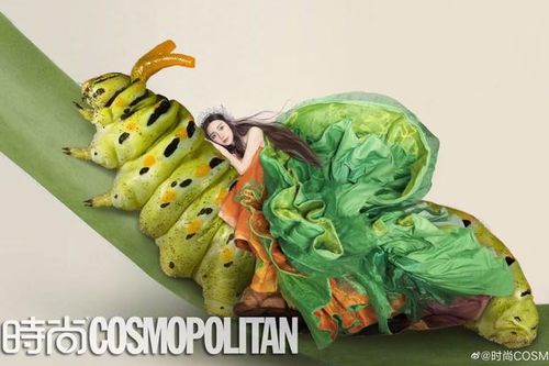 Angelababy kẻ lông mày màu xanh - đỏ, gắn côn trùng lên mặt