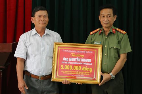 Khen thưởng người phát hiện vali chứa thi thể cô gái bị phân xác