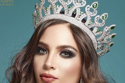 Vương miện 'Miss Charm International' 2020 trị giá gần 3,5 tỷ đồng