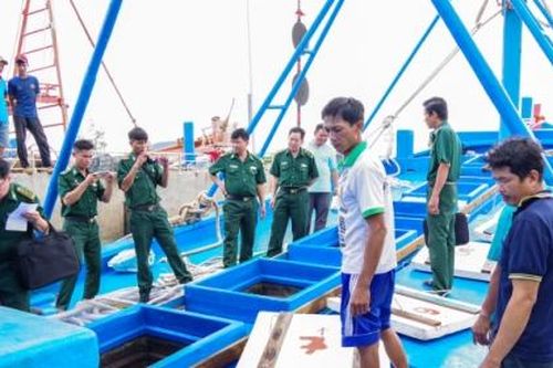 Liên tiếp bắt nhiều vụ vận chuyển dầu DO không rõ nguồn gốc trên biển