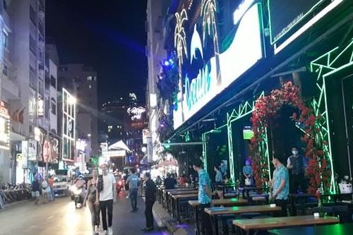 Hình ảnh lạ lẫm đến khó ngờ ở phố đi bộ Bùi Viện