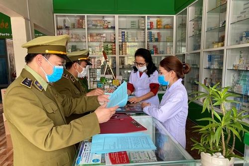 Quản lý thị trường xử phạt 12 cơ sở kinh doanh, sản xuất thiết bị y tế gần 30 triệu đồng