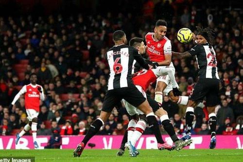 Hàng công rực sáng, Arsenal đại thắng trên sân nhà