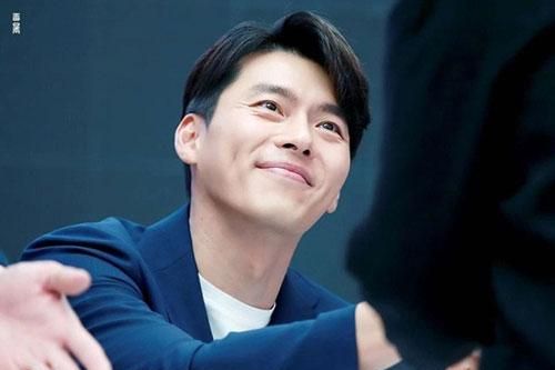 Đã đẹp trai rồi, Hyun Bin còn có những khoảnh khắc khiến bao trái tim thiếu nữ 'tan chảy' thế này đây