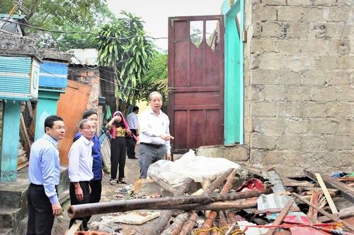 Thưởng tiền cho người dân tiên phong bàn giao mặt bằng Đề án Kinh thành Huế