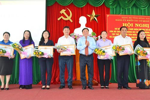 Thi đua học tập và làm theo tư tưởng, đạo đức, phong cách Hồ Chí Minh