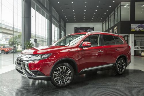 Chi tiết xe Mitsubishi Outlander 2020 tại đại lý, nâng cấp nhiều trang bị, giá không tăng