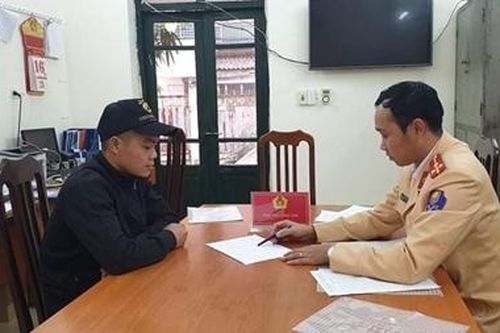 Phạt trên 70 triệu đồng tàu khai thác cát trái phép trên sông Hồng