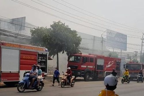 Cháy xưởng cơ khi giữa giờ nghỉ trưa