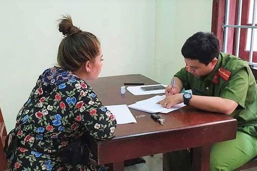 Triệu tập đôi nam nữ hành hung phóng viên Đài truyền hình VTV8 đang tác nghiệp