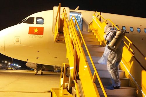 Cận cảnh tuyến đầu chống dịch Covid-19 ở Sân bay Đà Nẵng