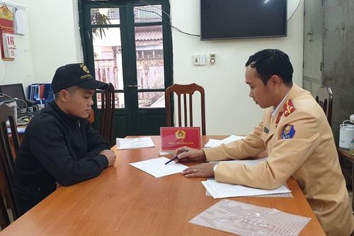 Một chủ tàu khai thác cát trái phép trên sông Hồng bị phạt hơn 70 triệu đồng