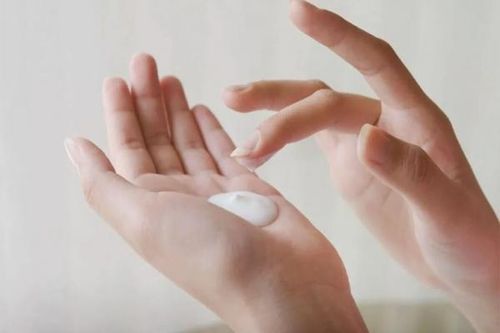Nguy hại khi sử dụng kem bôi âm đạo chứa estradiol quá 4 tuần