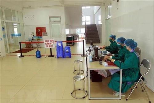 Chiều nay, 2 bệnh nhân nhiễm COVID-19 đầu tiên điều trị tại huyện Bình Xuyên ra viện