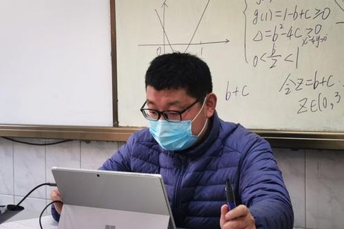 'Tôi vốn là giáo viên, vì virus corona mà thành streamer'