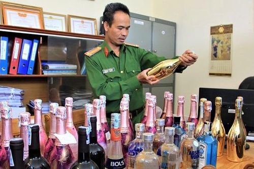 11 thanh niên dương tính ma túy trong quán bar lúc rạng sáng