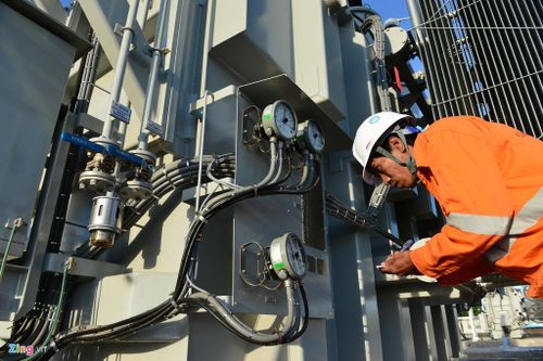 Bộ Chính trị: Kiên quyết loại bỏ bao cấp, độc quyền ngành năng lượng