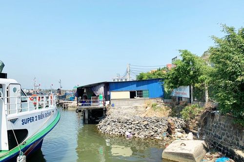 Ngang nhiên lấn chiếm, san lấp vùng cảng Sa Kỳ vì có 'người nhà làm quan chức'?