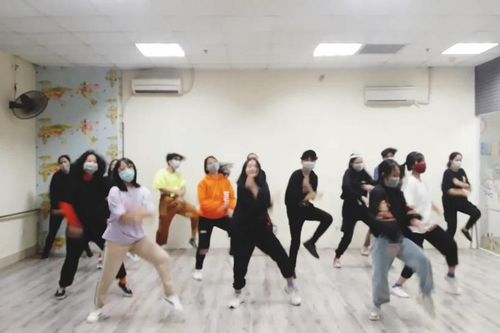 Học sinh chế điệu nhảy lan tỏa tinh thần lạc quan giữa dịch covid-19