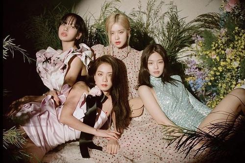 Bộ tứ idol BlackPink sang chảnh hút mắt trên Vogue Hàn