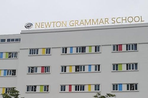 Trước thông tin xôn xao về việc thu thêm học phí, trường Newton ra thông báo mới