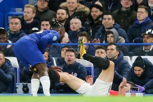 MU may mắn khi Maguire không bị đuổi khỏi sân
