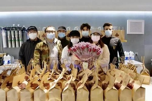 Bất ngờ trên những tách cà phê được chuyển đến bệnh viện Vũ Hán