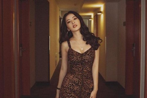 Quên Chi Pu 'gà bông' đi, cô nàng giờ đã quyến rũ, đẹp gợi cảm không chút khiêm nhường thế này