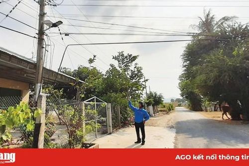 Điện 'xanh' về phum, sóc