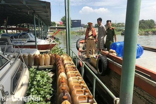 Phát hiện hơn 1.600 lít dầu DO không rõ nguồn gốc