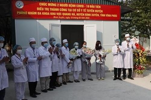 Lần đầu tiên hai ca nhiễm Covid-19 điều trị ở tuyến huyện xuất viện