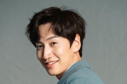 Lee Kwang Soo phải ngừng quay 'Running Man' vì gặp tai nạn giao thông