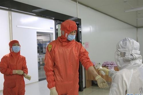 Đi làm giữa dịch virus corona, người TQ bảo vệ sức khỏe như thế nào?