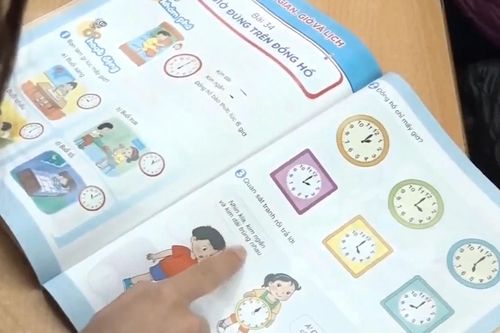 Nhà trường gấp rút chọn sách giáo khoa cho năm học mới