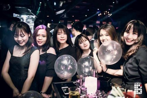 Sự bùng phát trở lại của ' bóng cười'
