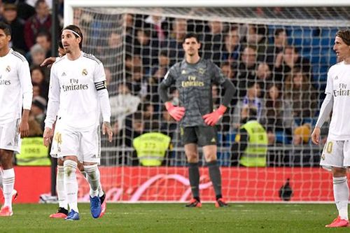 Real Madrid thua 7 bàn sau 3 trận: Những vệ sĩ không mặc áo chống đạn