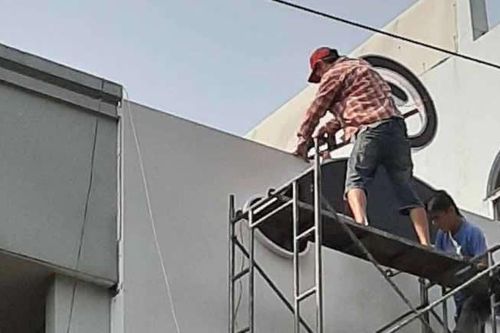 Phát hiện nhiều vụ vi phạm hành lang an toàn lưới điện trung áp
