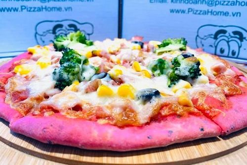 Tò mò loại pizza từ thanh long ruột đỏ 'giải cứu' nông sản Việt