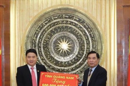 Tỉnh Quảng Nam trao tặng Thanh Hóa 500 triệu đồng xây nhà tình nghĩa
