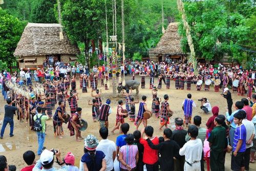 Làm gì để bảo tồn lễ hội dân tộc thiểu số?