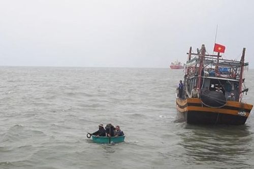 Chìm tàu cá trên biển, 1 ngư dân mất tích