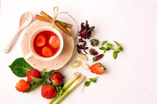 'Phù thủy' làm đẹp món ăn