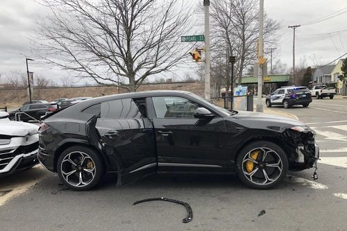 Trộm ăn cắp xế hộp giá 200 ngàn đô, bỏ qua siêu xe Porsche 1,4 triệu đô bên cạnh