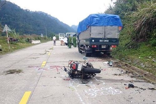 Va chạm với xe tải, 2 vợ chồng người Đức tử vong ở Quảng Nam