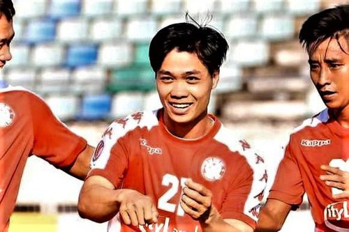 Bùi Tiến Dũng đắt show quảng cáo nhất V-League; CLB TP.HCM tăng mạnh giá vé vì Công Phượng