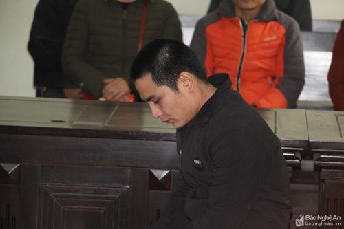 Lĩnh án do tiện thể 'xin' ma túy về xài khi đến chuộc điện thoại cầm cố