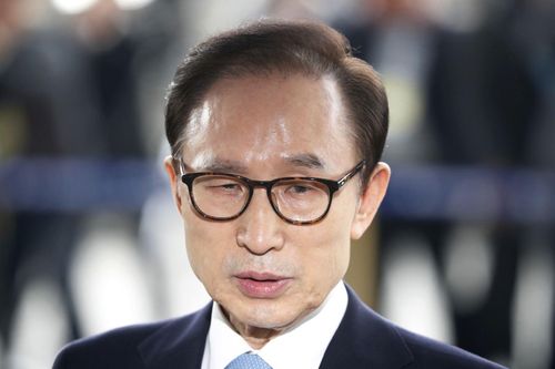Hàn Quốc kết án cựu Tổng thống Lee Myung-bak 17 năm tù