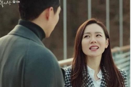 Thật chẳng ngờ Son Ye Jin chỉ dùng son bình dân quanh quẩn 300k, nhưng vừa mặc chiếc áo khoác 25 triệu đã lập tức cháy hàng